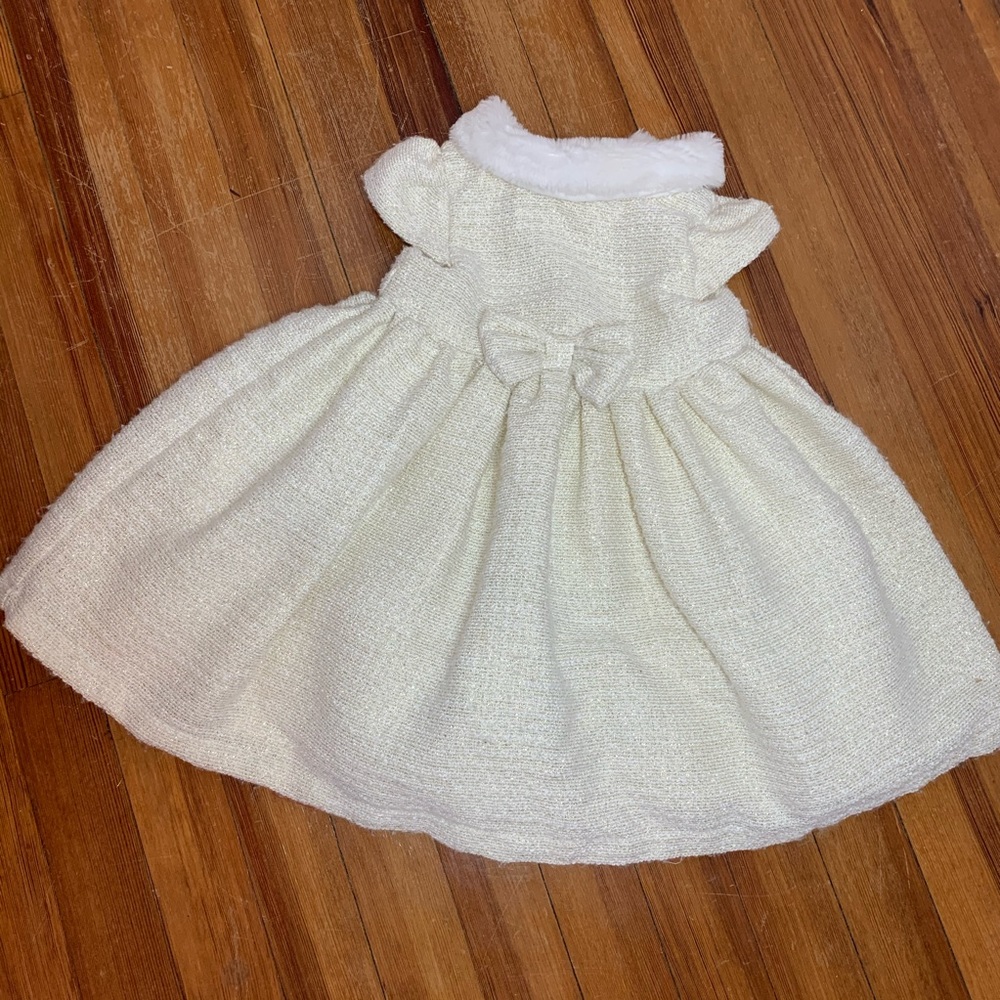 Girls holiday dress with faux fur collar.